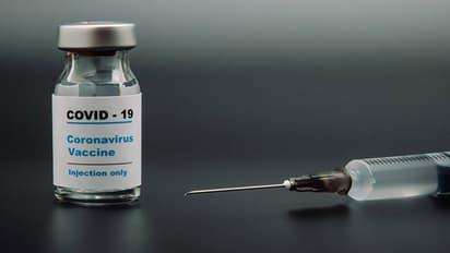 'കൊവാക്സിന് ഒരു ഡോസിന് 206 രൂപ'; കൊവിഷീല്ഡും കൊവാക്സിനും സുരക്ഷിതമെന്ന് ആരോഗ്യമന്ത്രാലയം