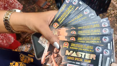 പത്ത് മാസത്തെ ഇടവേളയ്ക്ക് ശേഷം വെള്ളിത്തിര ഉണരുന്നു; ആവേശമാകാൻ 'മാസ്റ്റർ'