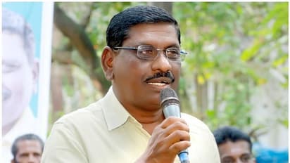 വിജയദാസിന് അന്ത്യാഞ്ജലി അർപ്പിച്ച് സഭ പിരിഞ്ഞു; മുഖ്യമന്ത്രി പാലക്കാട്ടേക്ക് തിരിച്ചു, സംസ്കാരം ഉച്ചയ്ക്ക്