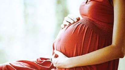 ഭർത്താവിന് ആഹാരമുണ്ടാക്കിവച്ചിട്ടുവേണം പ്രസവിക്കാൻ പോകാനെന്ന് സര്ക്കാര് നിര്ദ്ദേശം, ഒടുവില് പിന്വലിക്കലും