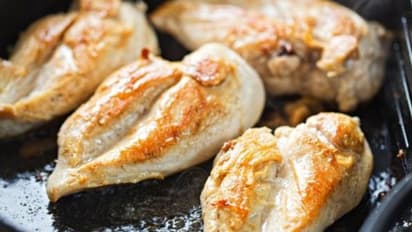 പക്ഷിപ്പനിക്കാലത്ത് ചിക്കനും മുട്ടയും ഒഴിവാക്കണോ? അറിയേണ്ടത്...