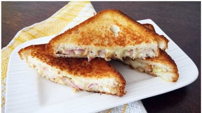 ചൂട് ചായയ്ക്കൊപ്പം കഴിക്കാൻ പറ്റിയ ഒരു കിടിലൻ സാന്ഡ്വിച്ച്; ഈസിയായി തയ്യാറാക്കാം