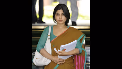 नेताजी की कर्मभूमि पर कल SP प्रत्याशी डिंपल यादव करेंगी नामांकन, पति अखिलेश के साथ रवाना होंगी मैनपुरी