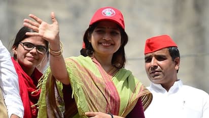 मैनपुरी से डिंपल यादव को जिताने के लिए सपा ने बनाई खास रणनीति, पुरानी गलतियों से भी ली गई सीख