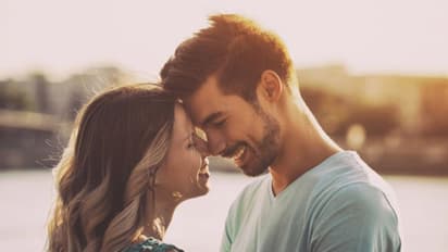 స్త్రీలల్లో.. పురుషులు ముందుగా ఏం గమనిస్తారో తెలుసా?