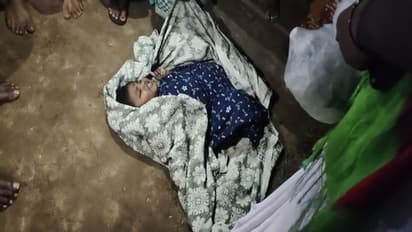 ఆడపిల్ల పుట్టిందని అమానుషం.. గాయపరిచి, గుడ్డల్లో చుట్టి...