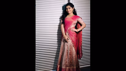 ദാവണി അഴകിൽ സുന്ദരിയായി 'മാസ്റ്റർ' താരം; ക്യൂട്ടെന്ന് ആരാധകർ, ചിത്രങ്ങൾ