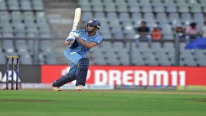 ഒരോവറില് അഞ്ച് സിക്സുകള്; ഐപിഎല് താരലേലത്തിന് മുമ്പ് മിന്നുന്ന പ്രകടനവുമായി അര്ജുന് ടെന്ഡുല്ക്കര്