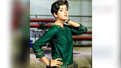 সুইমিংপুলের নীল জলে শরীর ডুবিয়ে হট পোজ, ভেজা চুলে শিহরণ জাগালেন দিতিপ্রিয়া