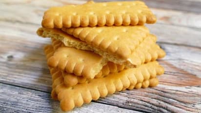 രാവിലെ ബിസ്കറ്റ് കഴിക്കുന്ന പതിവുണ്ടോ? എങ്കില് അല്പം ശ്രദ്ധിക്കുക