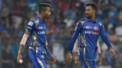 ఇదెక్కడి మాస్ రా కృనాల్ మామ.... వైడ్ బాల్స్ వేసి ఫీల్డర్పై ఆగ్రహం...