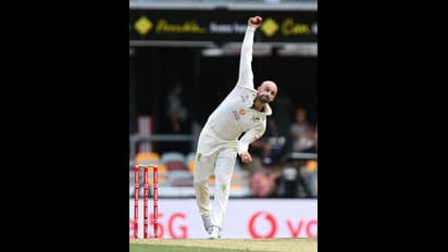 டெஸ்ட் கிரிக்கெட்டில் லெஜண்ட் ஸ்பின்னர்கள் முரளிதரன், ஷேன் வார்ன் சாதனையை முறியடித்து வரலாறு படைத்த நேதன் லயன்