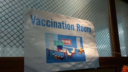 12 സംസ്ഥാനത്തെ 3351 കേന്ദ്രങ്ങളില് വാക്സീന് സ്വീകരിച്ച് ഇന്ത്യ; ആരോഗ്യ പ്രശ്നങ്ങളില്ലെന്ന് കേന്ദ്രം