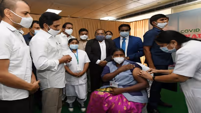 ఏపీలో కరోనా వ్యాక్సినేషన్... లాంఛనంగా ప్రారంభించిన సీఎం జగన్ (వీడియో)