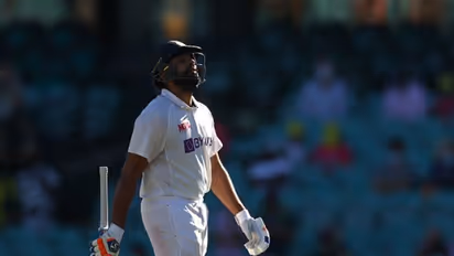 'ഒരു ഒഴികഴിവും പറയാനില്ല'; ബ്രിസ്ബേന് പുറത്താകലില് രോഹിത്തിനെ കടന്നാക്രമിച്ച് ഗാവസ്കര്