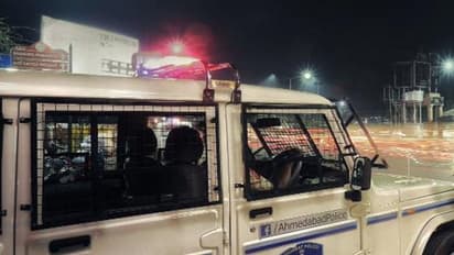 ಮಾಸ್ಕ್ ಜಟಾಪಟಿ ವಿಡಿಯೋ ವೈರಲ್; ಯುವತಿ ಕಪಾಳಕ್ಕೆ ಹೊಡೆದ ಪೊಲೀಸ್ ಅಮಾನತು!