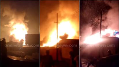 എടയാർ വ്യവസായ മേഖലയിൽ വൻതീപ്പിടിത്തം; രണ്ട് സ്ഥാപനങ്ങൾ പൂർണ്ണമായി കത്തി നശിച്ചു