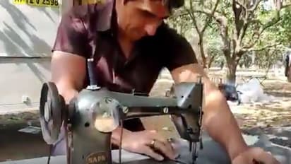 एक्टर से दर्जी बन गए सोनू सूद, यूं चलाई सिलाई मशीन, बोले-पैंट की जगह निक्कर बन जाए तो गारंटी नहीं