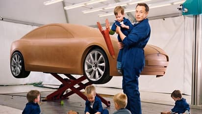 టెస్లా సీఈఓ ఎలోన్ మస్క్ భారీ విరాళం.. ఎందుకో తెలిసి షాకైన ట్విట్టర్  ఫాలోవర్లు..