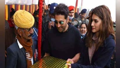 अक्षय इस रियल हीरो को देखते हो गए भावुक, पैर छूकर लिया आशीर्वाद, कौन है ये शख्स जिसे सब करते हैं सलाम