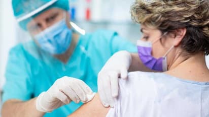 షాకింగ్ : మహిళకు ఒకేసారి ఆరు డోసుల వ్యాక్సిన్.. !