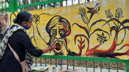 കര്‍ഷക സമരത്തിന് ഐക്യദാര്‍ഢ്യം പ്രഖ്യാപിച്ച് പാലക്കാട് കോട്ട മൈതാനത്ത് പ്രതിഷേധ ചിത്രരചന