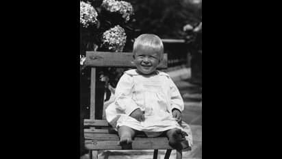 പതിറ്റാണ്ടുകളുടെ പൊതുജീവിതം, കാണാം ഫിലിപ്പ് രാജകുമാരന്റെ ജീവിതത്തിൽ നിന്നും ചില ചിത്രങ്ങൾ