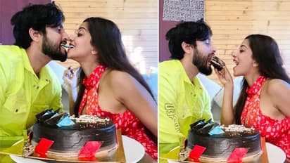 मोनालिसा ने पति के साथ मनाई चौथी वेडिंग ऐनिवर्सरी, एक-दूसरे को यूं खिलाया केक, PHOTOS