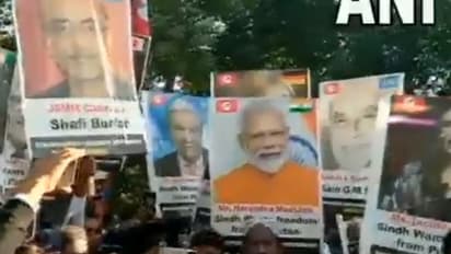 পাকিস্তানের একটি মিছিলে প্রধানমন্ত্রী নরেন্দ্র মোদীর পোস্টার, দেখে নিন সেই ভিডিও