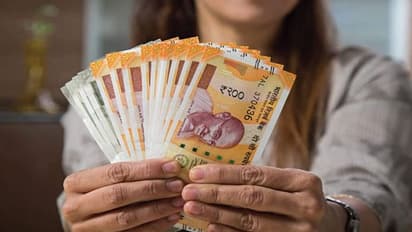 சூடுபிடிக்கும் ஊரக உள்ளாட்சி தேர்தல் களம்… கட்டுக்கட்டாக பணம், வெள்ளிப் பொருட்கள் பறிமுதல்…