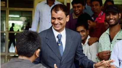 स्टेशन पर चाय बेचने वाला लड़का कड़ी मेहनत से बना CA, 6 बार फेल होकर भी नहीं मानी हार