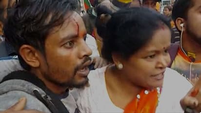 बंगाल में घमासान: बीजेपी के रोड शो पर TMC कार्यकर्ताओं ने बरसाए पत्थर, कइयों के सिर फूटे