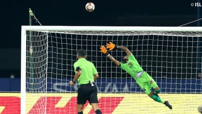 പത്തായിട്ടും പതറാത്ത പ്രകടനം; ഹീറോ ഓഫ് ദ് മാച്ചായി ദേബ്ജിത് മജുംദാര്