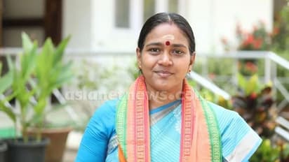 പാലക്കാട് ഉപതെരഞ്ഞെടുപ്പിൽ ശോഭ സുരേന്ദ്രനായി മുറവിളി; ശോഭ സ്ഥാനാർത്ഥിയാക്കണമെന്ന് ആവശ്യം, നേതൃത്വത്തിന് കത്ത്