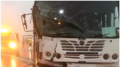 യുഎഇയില് 19 വാഹനങ്ങള് കൂട്ടിയിടിച്ച് അപകടം; പ്രവാസി മരിച്ചു, എട്ടു പേര്ക്ക് പരിക്ക്