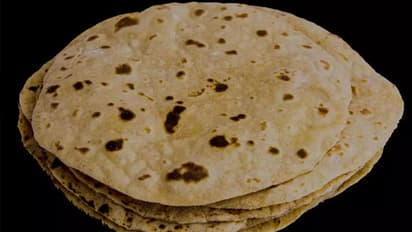 दिन में इतनी बार खानी चाहिए रोटियां, इससे ज्यादा खाएंगे तो शरीर में जाकर बनाने लगेगा जहर