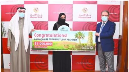 അപ്രതീക്ഷിതമായെത്തിയ ഫോണ്‍ കോള്‍ 'ജീവിതം മാറ്റിമറിച്ചു'; യുവതിക്ക് സമ്മാനമായി ലഭിച്ചത് ഏഴ് കോടി