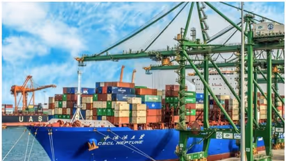 സൗദിക്കും ഖത്തറിനുമിടയില് വാണിജ്യ ഗതാഗതം പുനരാരംഭിച്ചു