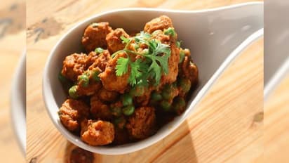 একেবারে কম খরচে পুষ্টিকর পদ, দেখে নিন সোয়া মটর মশালার সহজ রেসিপি