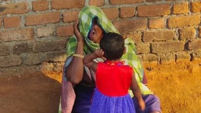 सूरत हादसा: एक परिवार के 5 लोगों की मौत: बूढ़े मां-बाप चीख रहे जो कमाते थे चले गए..अब कैसे जिंदा रहें