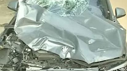 சென்னையில் பயங்கரம்.. மின்னல் வேகத்தில் வந்த சொகுசு கார்.. தூக்கி வீசப்பட்ட 2 காவலர்கள் ரத்த வெள்ளத்தில் பலி.!