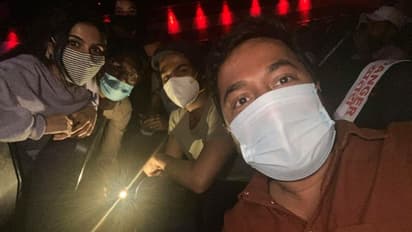 ഷൂട്ടിന്റെ ഇടവേളയില് 'മാസ്റ്റര്' കണ്ട് വിനീത്; ഒപ്പം പ്രണവും കല്യാണിയും