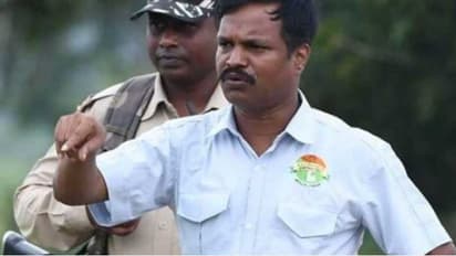 वन विभाग में मजदूरी करते थे मां-बाप वहीं IFS अधिकारी बना बेटा, सारी जिंदगी कर दी पेड़-पौधे और जानवरों के नाम