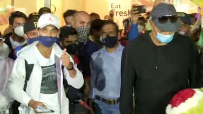 বর্ডার-গাভাস্কর ট্রফি নিয়ে দেশে ফিরলেন ঐতিহাসিক জয়ের নায়করা, দেখুন ছবিতে ছবিতে