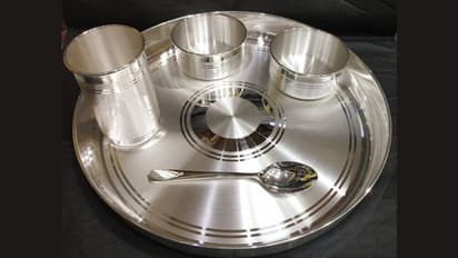 Silver: வெள்ளி பொருட்களை சுத்தம் செய்ய வெறும் ஐந்து நிமிடம் போதும்..? வைரம் போல் பளிச் என்று மின்னும்..