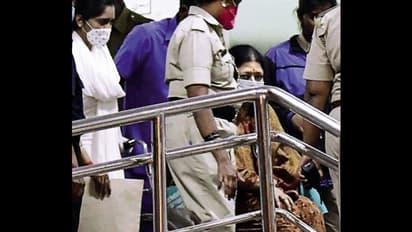 ఆసుపత్రి నుండి శశికళ డిశ్చార్జ్: మరికొన్ని రోజులు బెంగుళూరులోనే చిన్నమ్మ