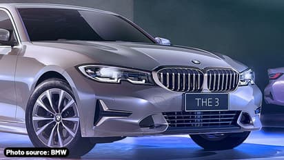 బీఎమ్డబ్ల్యూ టెస్ట్ డ్రైవ్.. వ్యాగనార్ ను ఢీ కొట్టడంతో ప్రమాదం.. ఫుట్ పాత్ పై పడుకున్న ఇద్దరు చిన్నారులు మృతి