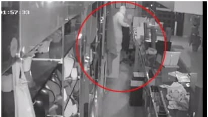 അഞ്ച് കാവല്ക്കാരെ കബളിപ്പിച്ച് 25 കിലോ സ്വര്ണവുമായി മുങ്ങിയ മോഷ്ടാവ് പൊലീസ് പിടിയില്