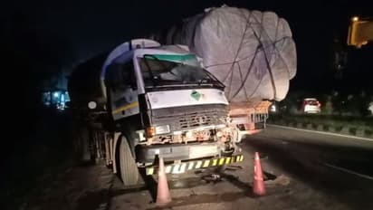 തൃശ്ശൂരിൽ ദേശീയപാതയിൽ ലോറികൾ തമ്മിൽ കൂട്ടിയിടിച്ചു; ചോർച്ചയെന്ന് ആദ്യം സംശയം, ഭീതിയൊഴിഞ്ഞു