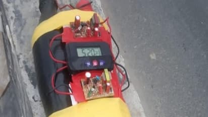 ಬಾಂಬ್ ಹಿಡಿದುಕೊಂಡು ನೇರವಾಗಿ ಪೊಲೀಸ್ ಸ್ಟೇಶನ್‌ಗೆ ಬಂದ!